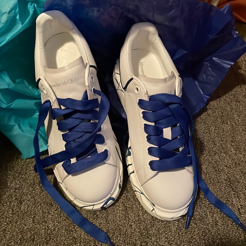 Cute, stylish sneakers.. For casual wear or any occasion!